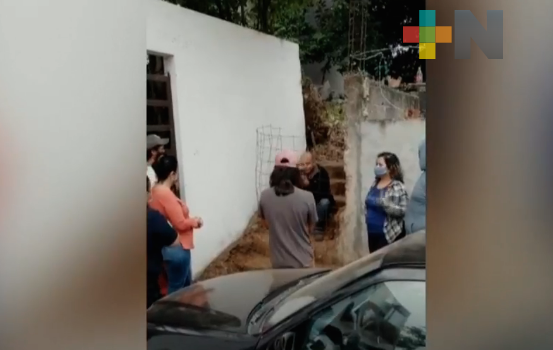 Vecinos de fraccionamiento de Xalapa se manifiestan en contra de construcción que vulnera su seguridad