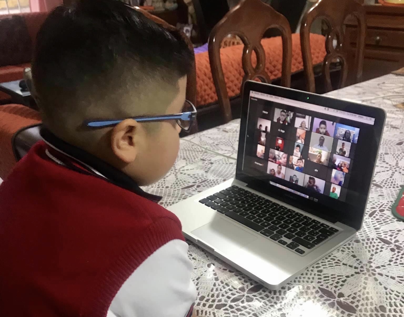 «No encuentro el canal», «Zoom no sirve». Atípico inicio de clases se dio este lunes 24