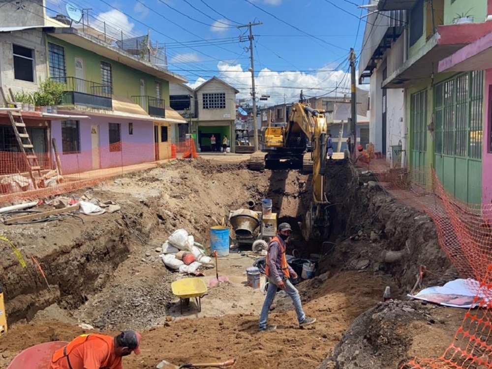 Avanza rehabilitación integral de la calle Rubí en Xalapa