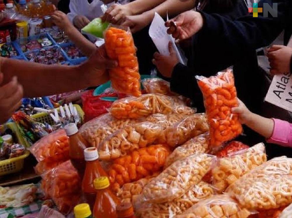 Coatzacoalqueños consideran buena medida prohibir venta de comida chatarra para disminuir obesidad infantil