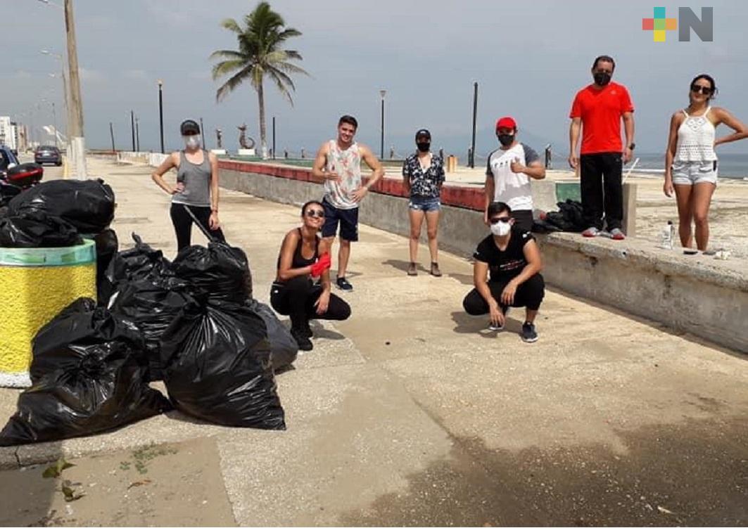 Ciudadanos de Coatzacoalcos levantan residuos en playas de la ciudad