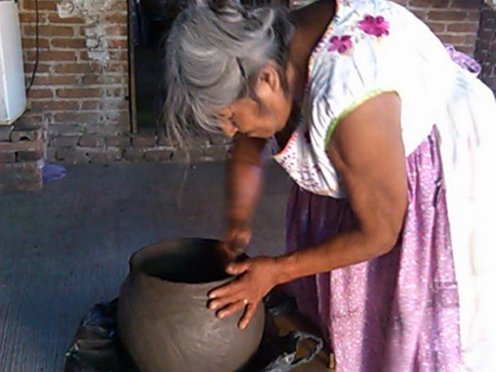 Difunde IVEC investigación sobre la cerámica de los totonacos de El Tajín