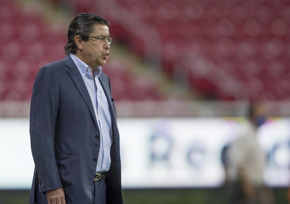 Luis Fernando Tena destituido de la dirección técnica de las Chivas