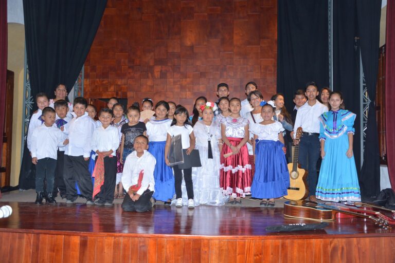 Invita IVEC a celebrar el Día Internacional de los Pueblos Indígenas con la Escuela de Iniciación Artística del INBA en Ixhuatlancillo