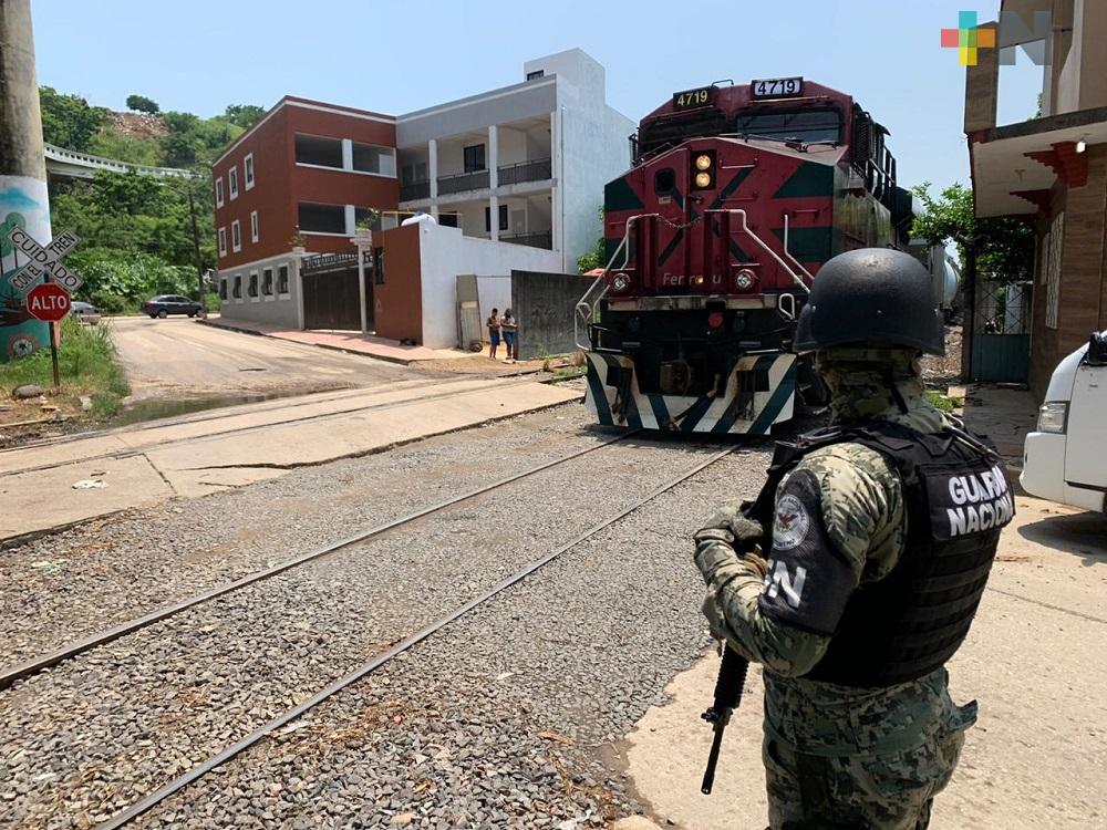Guardia Nacional vigila vías de tren para evitar que indocumentados suban a  vagones