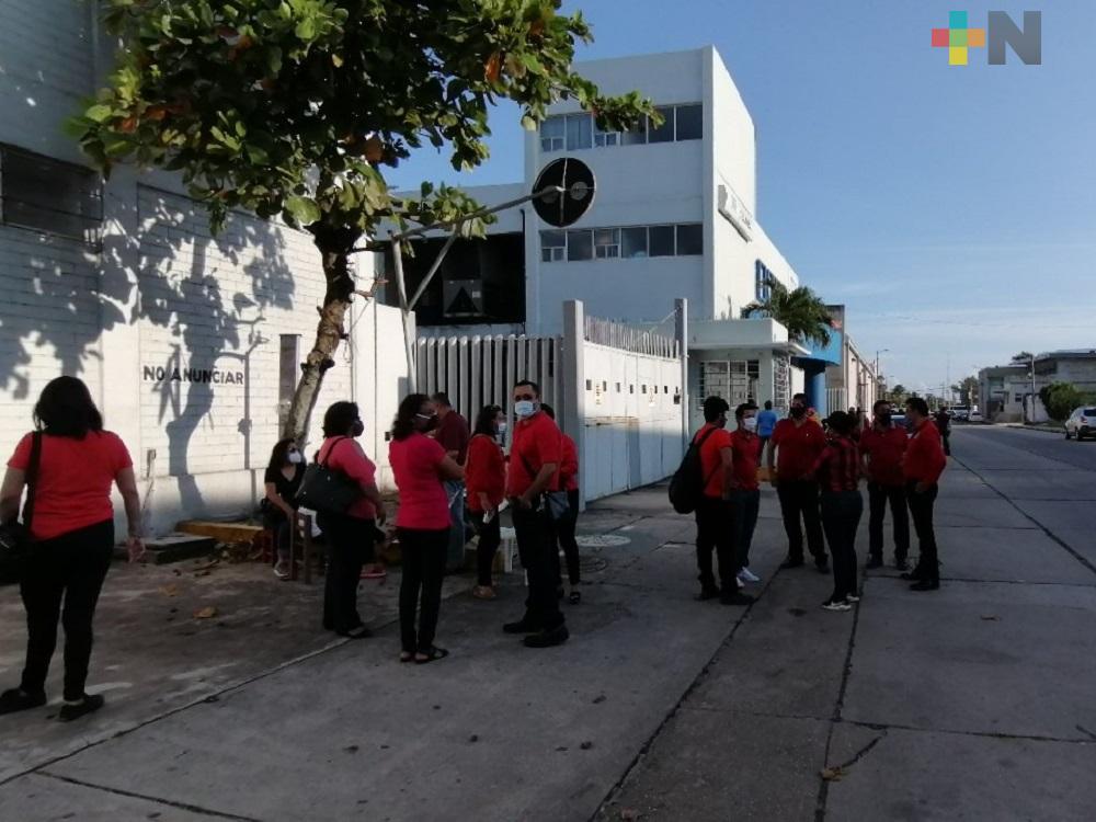En Coatzacoalcos, trabajadores de Telmex se unen al paro nacional de labores