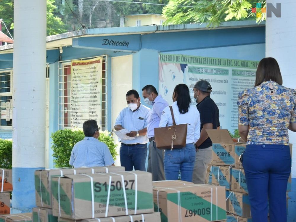 Entregan libros de texto gratuitos a instituciones de nivel básico en Tantoyuca