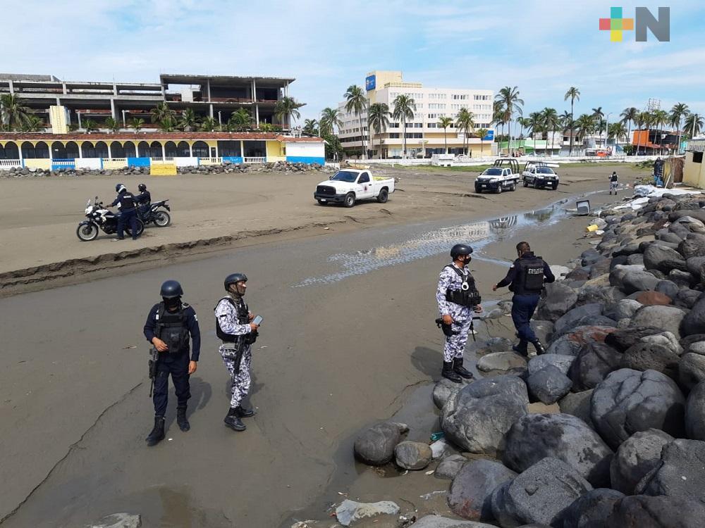 Extraño objeto flotando a orilla de playa moviliza a elementos policíacos