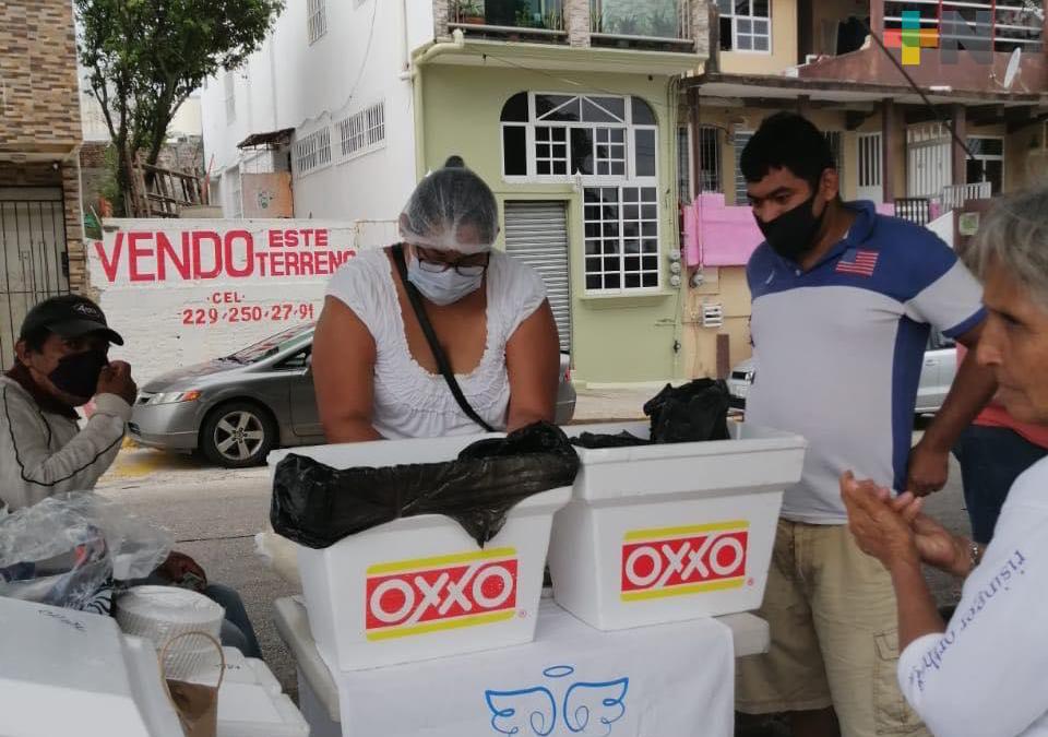 Fundación Te Queremos Ayudar entregó tamales en las afueras del Hospital Regional de Coatzacoalcos