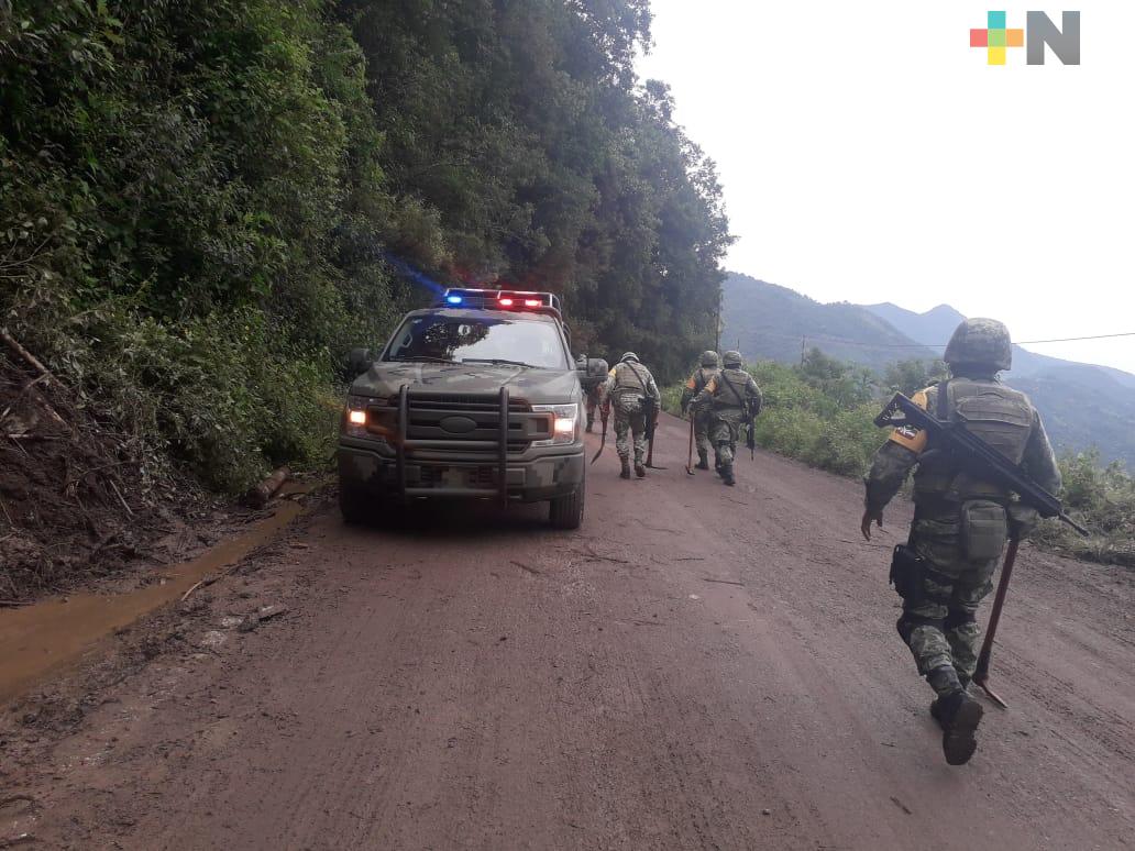 Atiende SEDENA derrumbe de un cerro en el tramo Cruz Verde – Atlanca