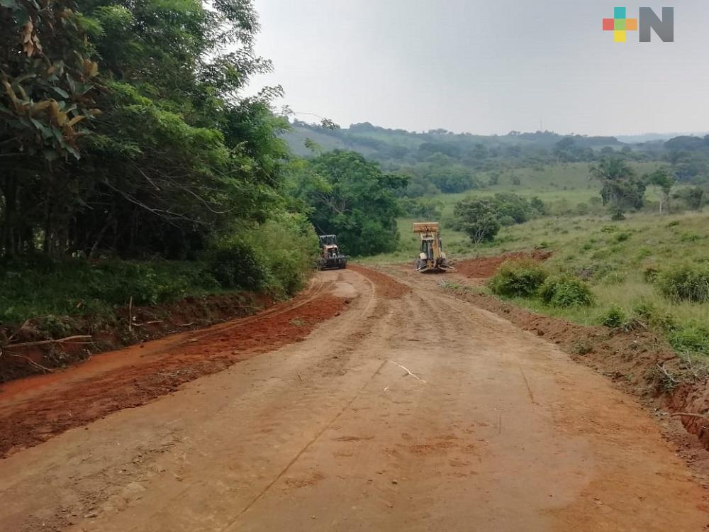 Inicia programa de rehabilitación de caminos interparcelarios en zona rural de Coatzacoalcos