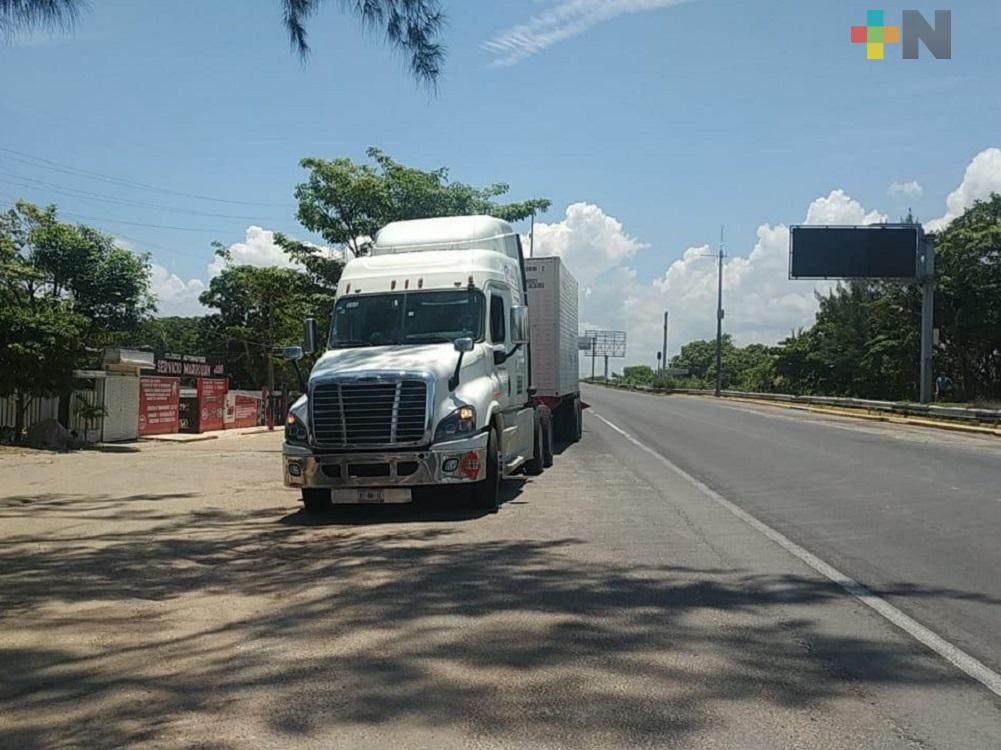 Por fuga de gas en contendor de tráiler, cerró Puente Coatzacoalcos I