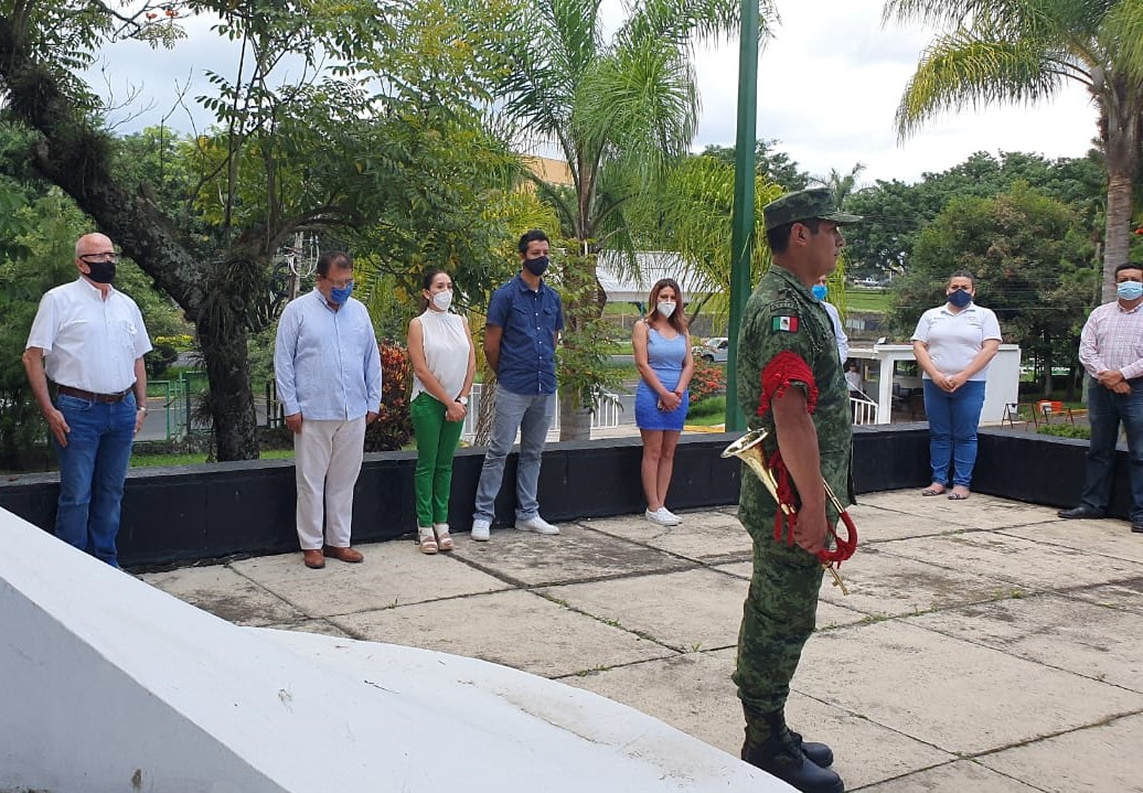 Delegaciones federales en Xalapa llevaron a cabo el «Toque de Silencio» en honor a trabajadores de la salud