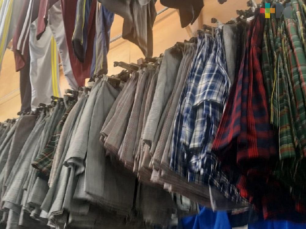Comercios dedicados a la venta de uniformes esperan con ansias el regreso a las aulas