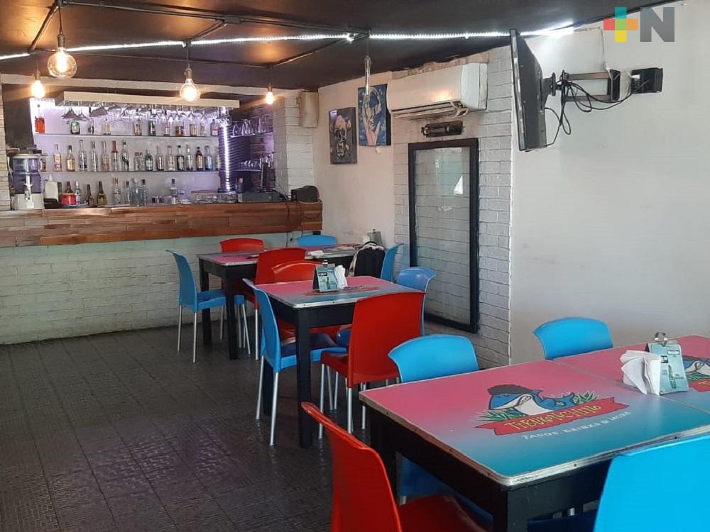 Restaurante “Tiburonchino Tacos”, apoya con internet a estudiantes para tomar clases