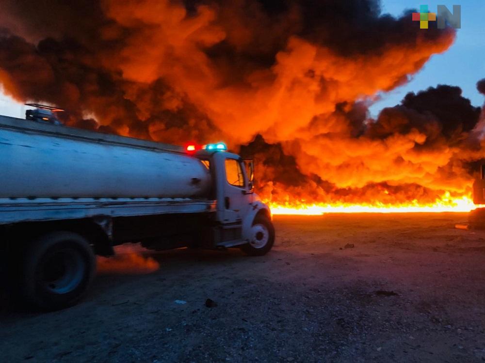 PC estatal y municipales controlan incendio en empresa de Residuos Industriales de Cosoleacaque
