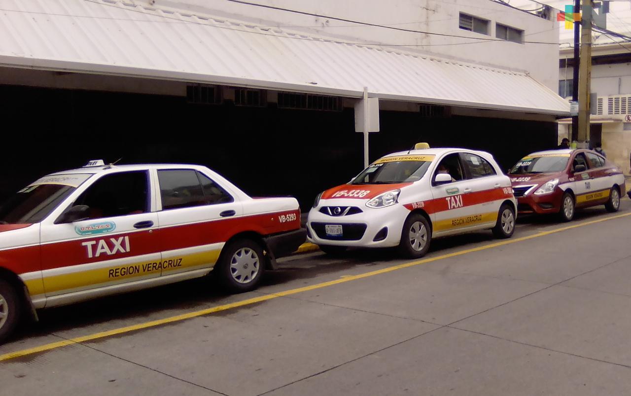 Taxistas esperan incremento de movilidad de más del 20% con clases presenciales, en Veracruz puerto