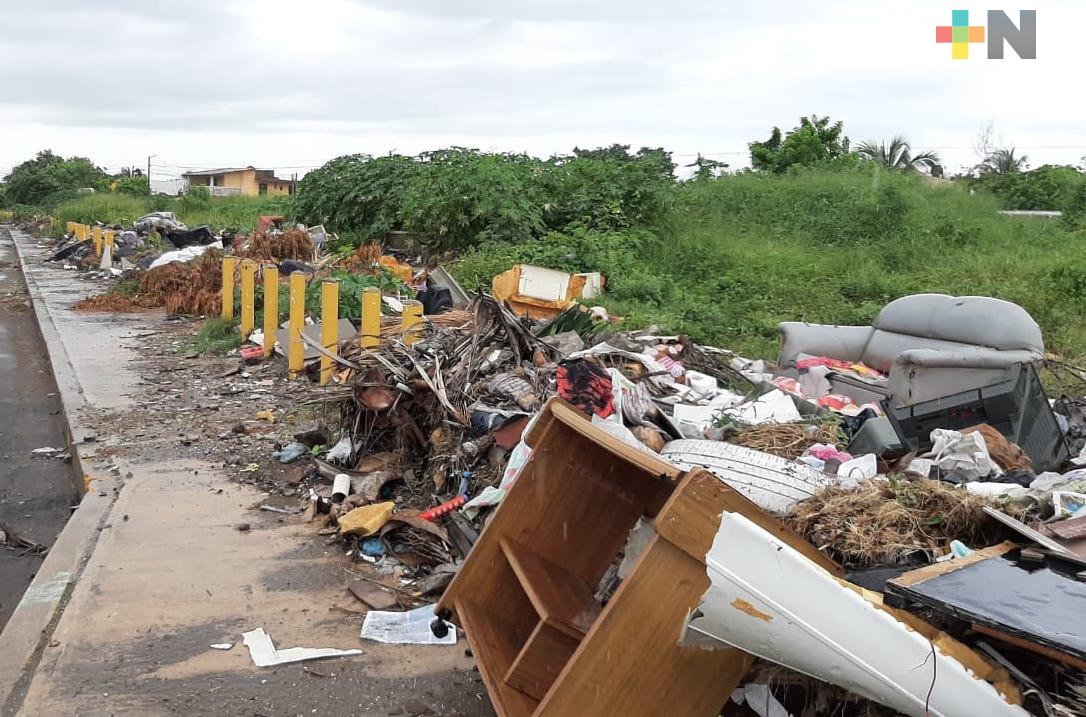 Reportan un tiradero a cielo abierto en colonia Playa Linda de Veracruz