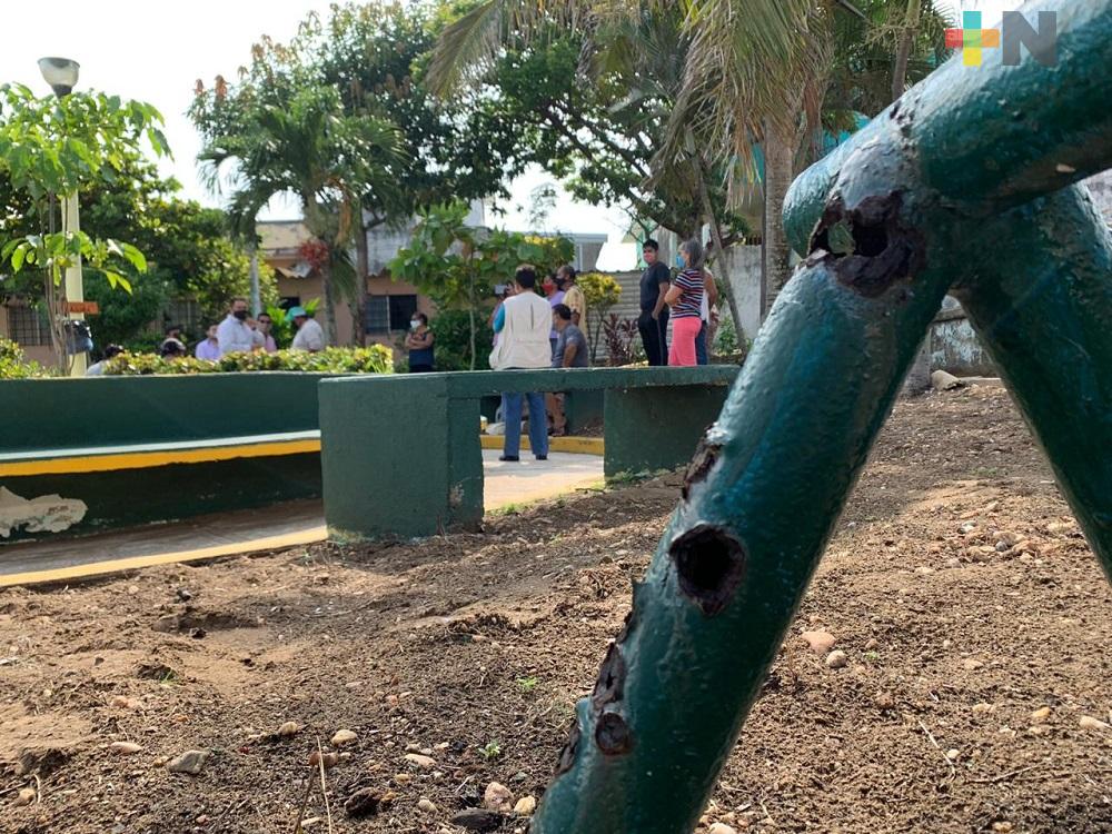 Vecinos piden al ayuntamiento mantenimiento para parque infantil de colonia en Coatzacoalcos