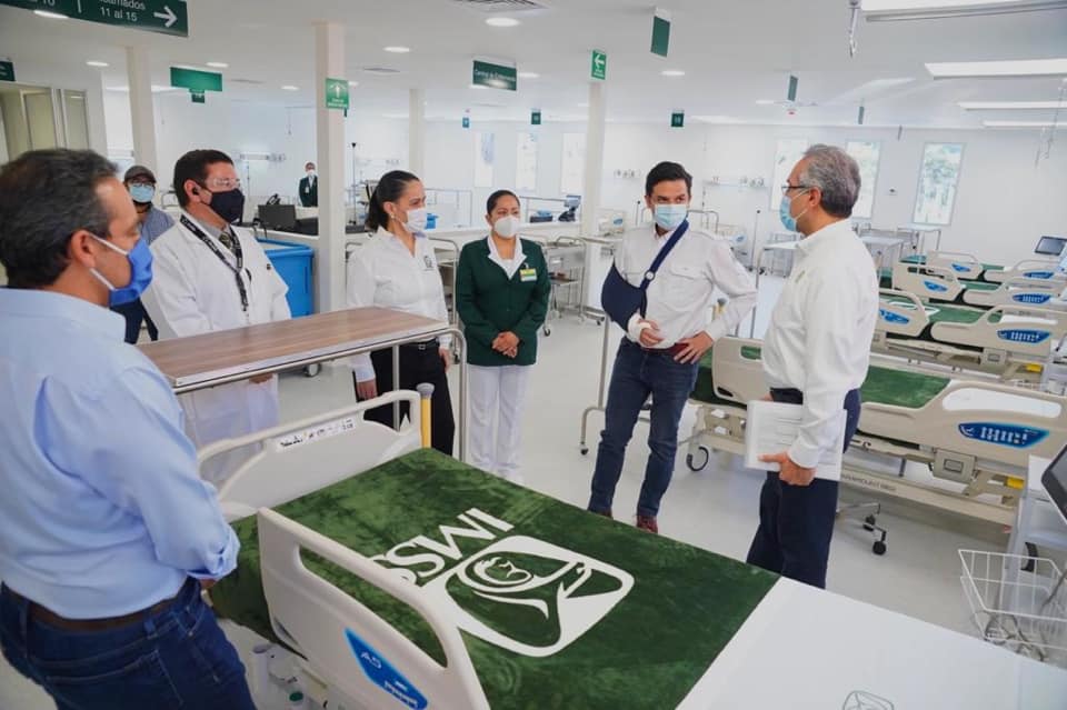 Director del IMSS verifica avances del anexo temporal a hospital en Puebla