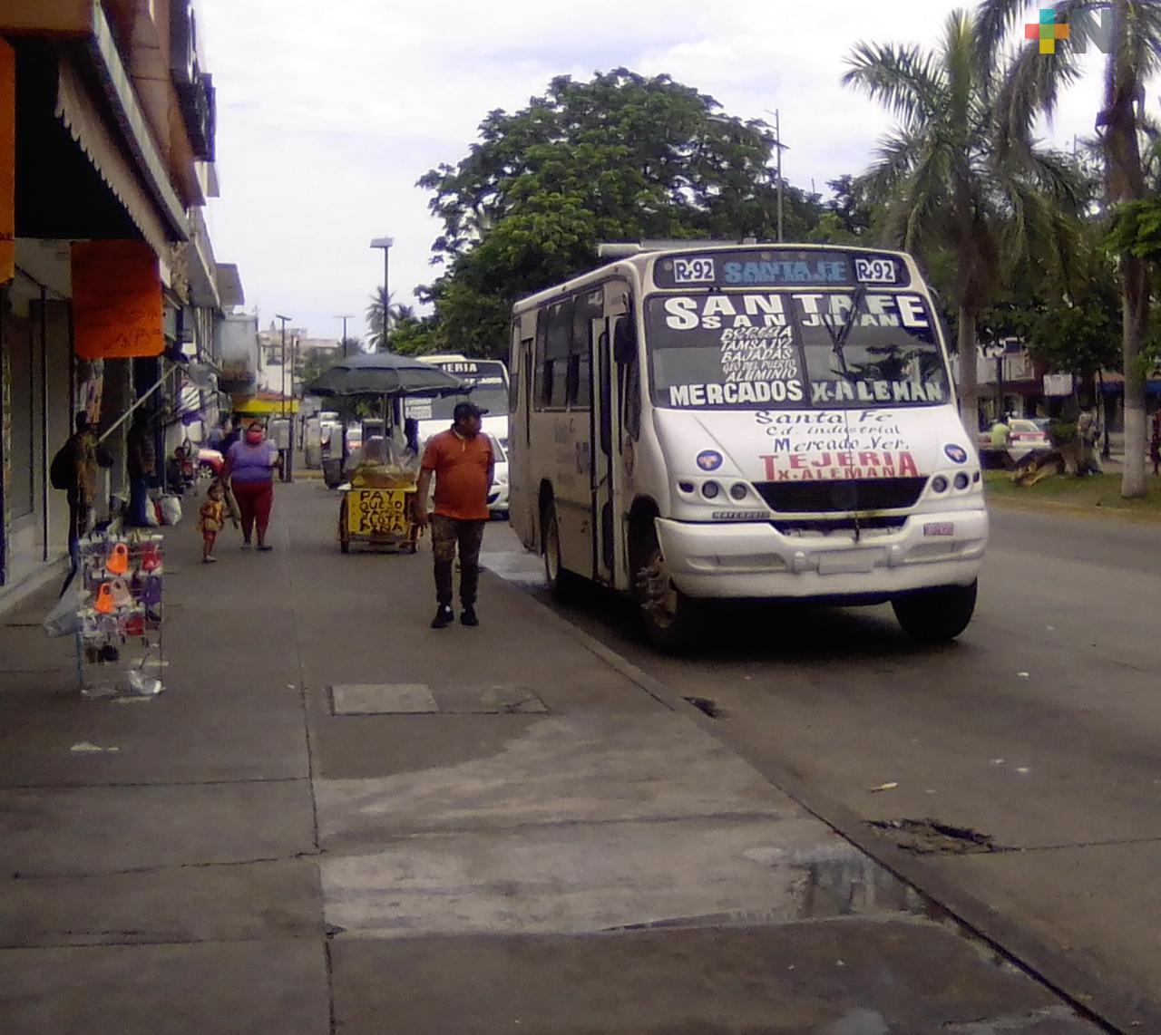Choferes y usuarios de transporte público deben cumplir con medidas sanitarias
