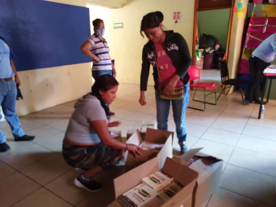 Llegan cuadernillos de la SEV a municipios  de la Huasteca Baja