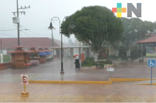 Tormenta eléctrica daña a decenas de aparatos electrónicos en Huayacocotla