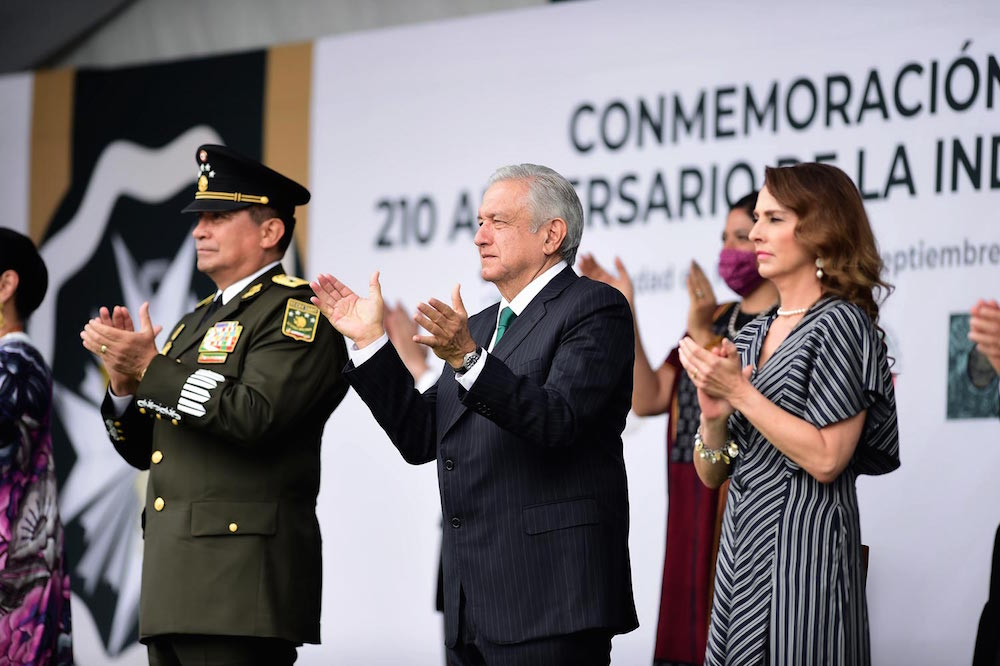 Con entrega de Condecoración Miguel Hidalgo, presidente reconoce labor de profesionales de la salud durante epidemia de COVID-19