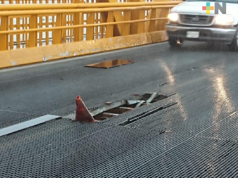Automovilistas nuevamente reportan malas condiciones en parrilla metálica del puente Coatzacoalcos I