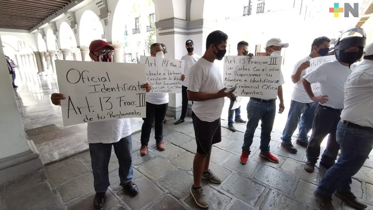 Ciudadanos se manifestaron en contra de agentes de Tránsito municipal de Veracruz
