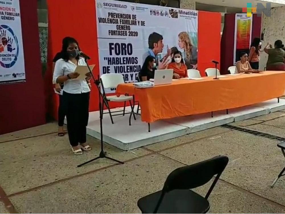 En Minatitlán realizaron foro “Hablemos de violencia familiar y de género”