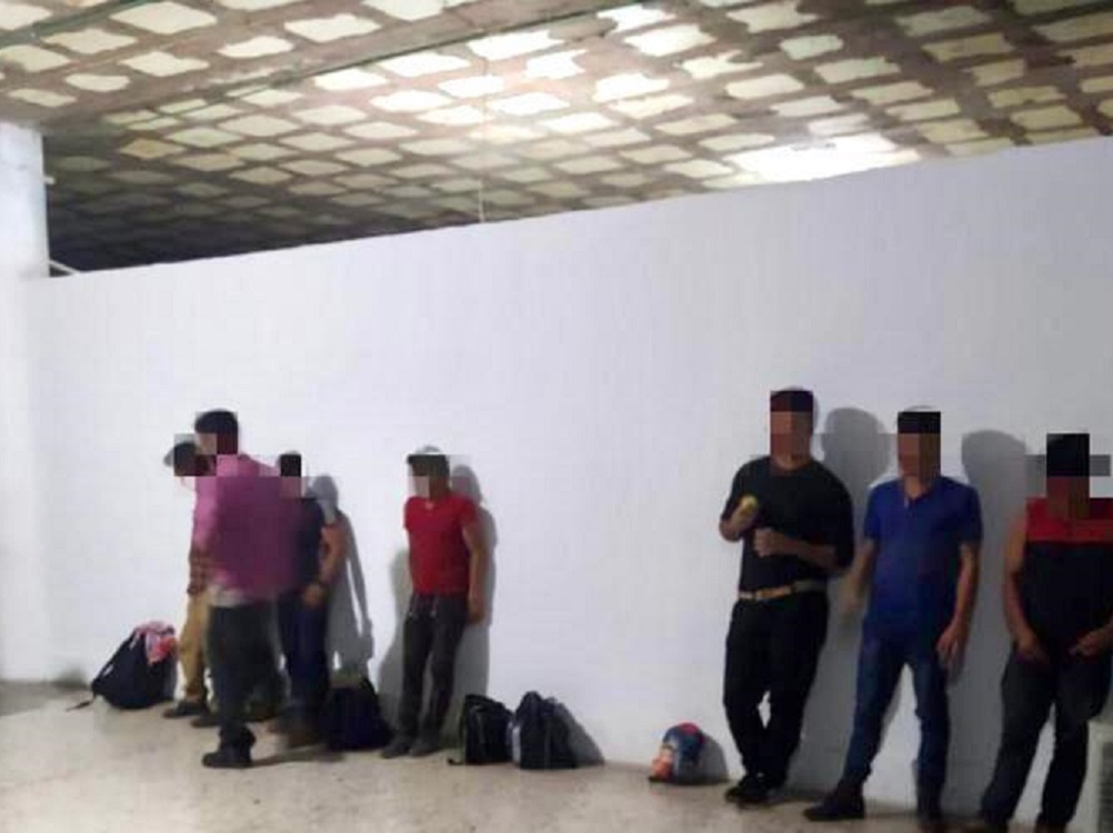 En el sur de Veracruz, SSP rescata 37 migrantes y detienen a cinco individuos