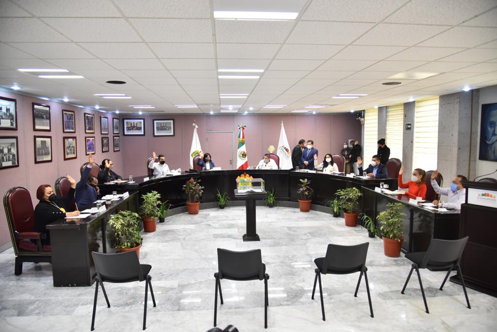 Reciben 50 personas dispensa legislativa para ocupar dos plazas en el Sector Salud