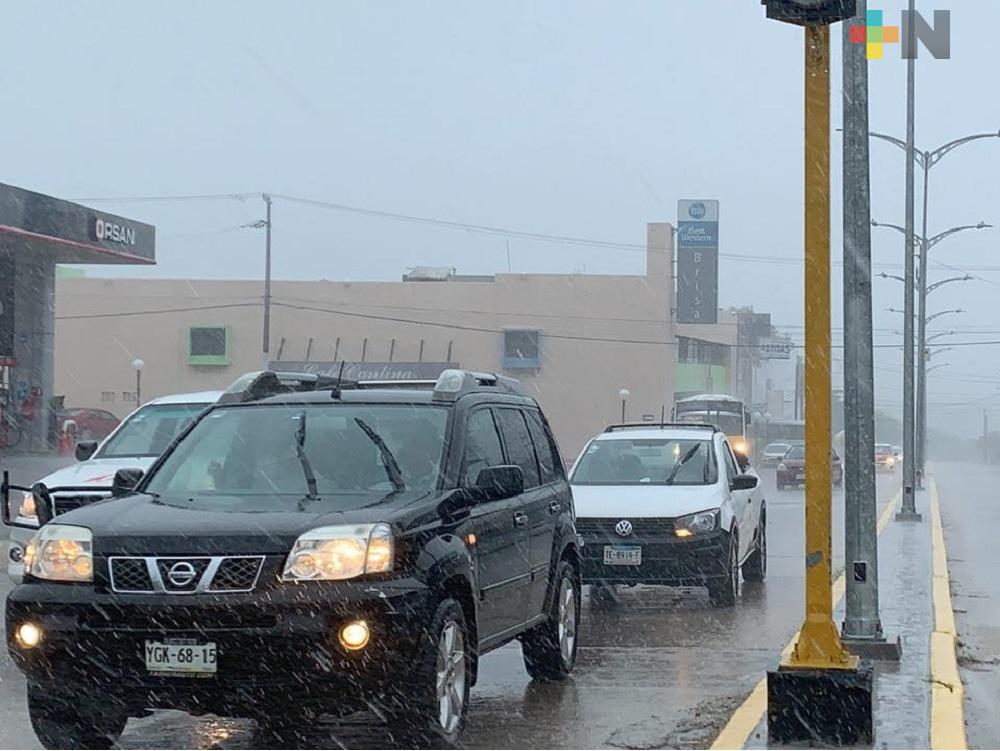 Con lluvias, conductores deben tomar precauciones al transitar por calles: PC Coatza