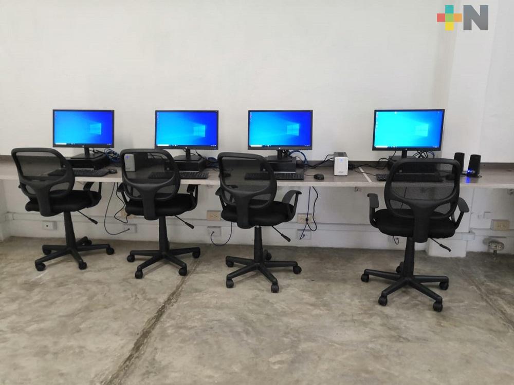 Habilitan tres bibliotecas de Coatzacoalcos para ofrecer servicio gratuito de computadoras e internet