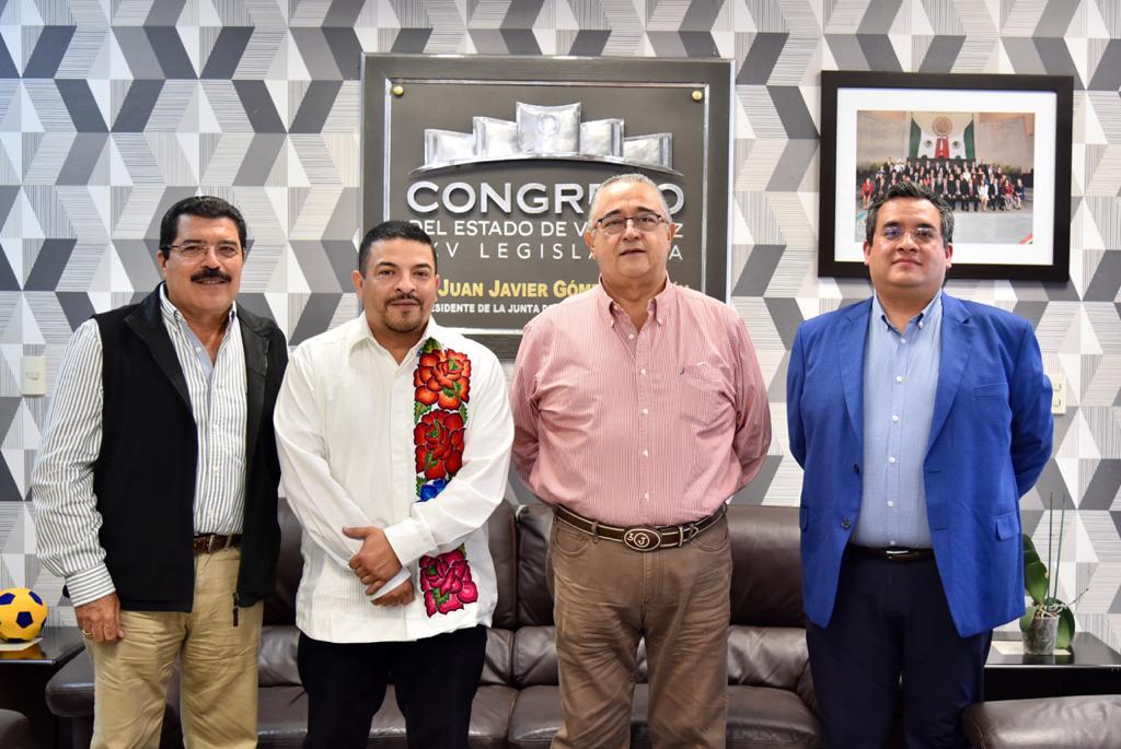 Atiende diputado Gómez Cazarín a líderes ganaderos de la entidad