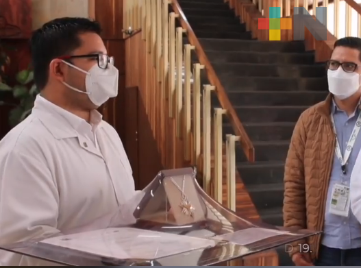 Médico de la clínica 11 del IMSS, recibió la condecoración Miguel Hidalgo