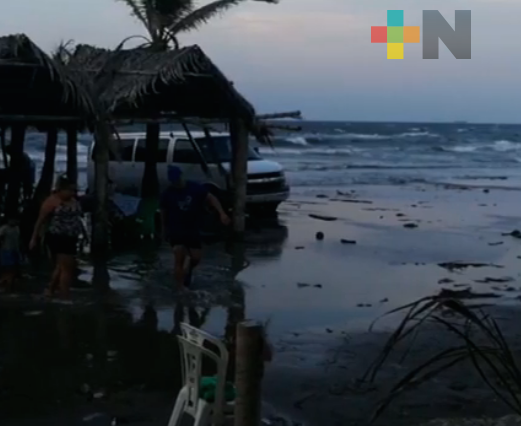 Fenómeno mar de fondo se presentó en playas de Antón Lizardo