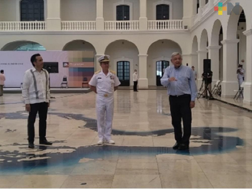 Marina Mercante no perderá empleos, asegura AMLO en el puerto de Veracruz