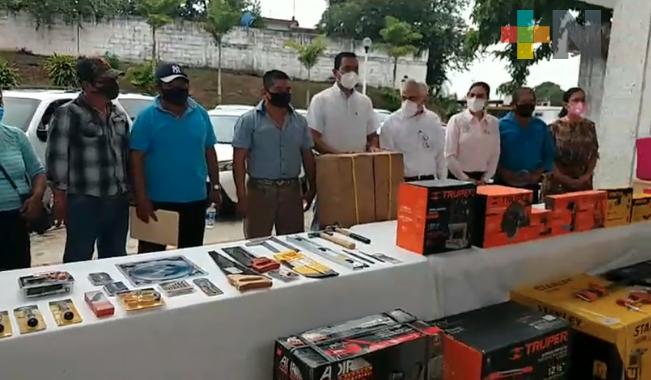 Entrega DIF de Minatitlán proyectos productivos a comunidades