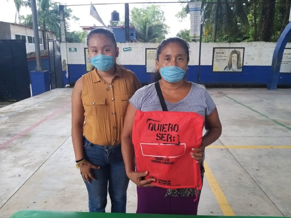 Reciben familias útiles escolares en localidades de México a través de donación de ACNUR