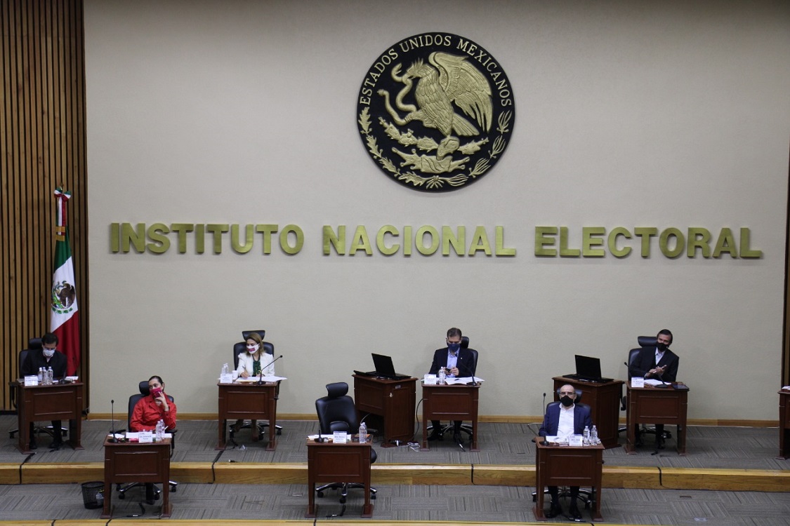 Redistribuye INE financiamiento público a los ocho partidos políticos nacionales