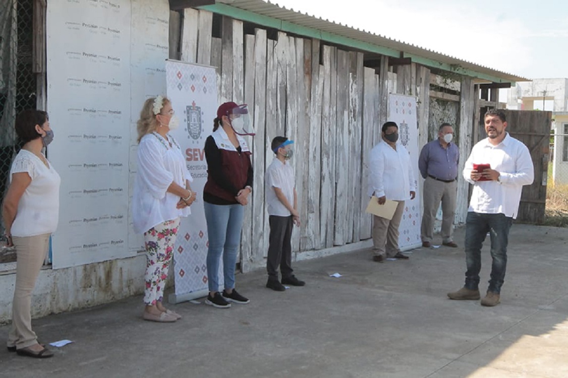 SEV inicia la construcción de una escuela en Veracruz y entrega rehabilitación de aulas
