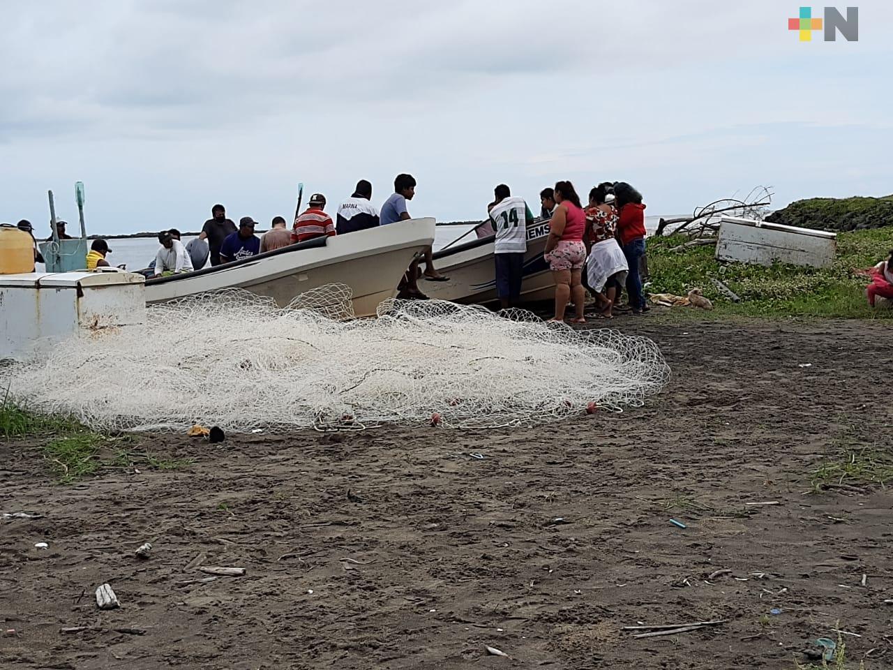 Semar rescata a pescadores frente a costas del municipio de Alvarado