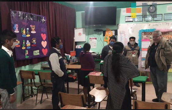 Delegado federal visitó telesecundaria en el municipio de Los Reyes, ganadora de la rifa del avión presidencial