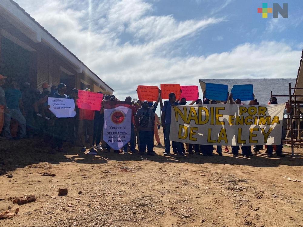 Trabajadores paralizan construcción de Universidad Benito Juárez, acusan despido injustificado