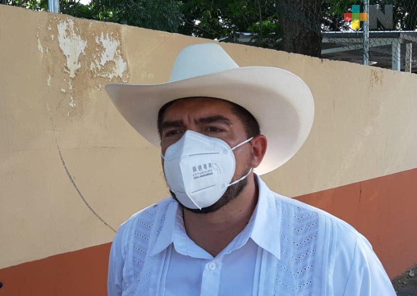 Asegura Zenyazen Escobar que seguirán atendiendo necesidades de escuelas para contar con espacios dignos