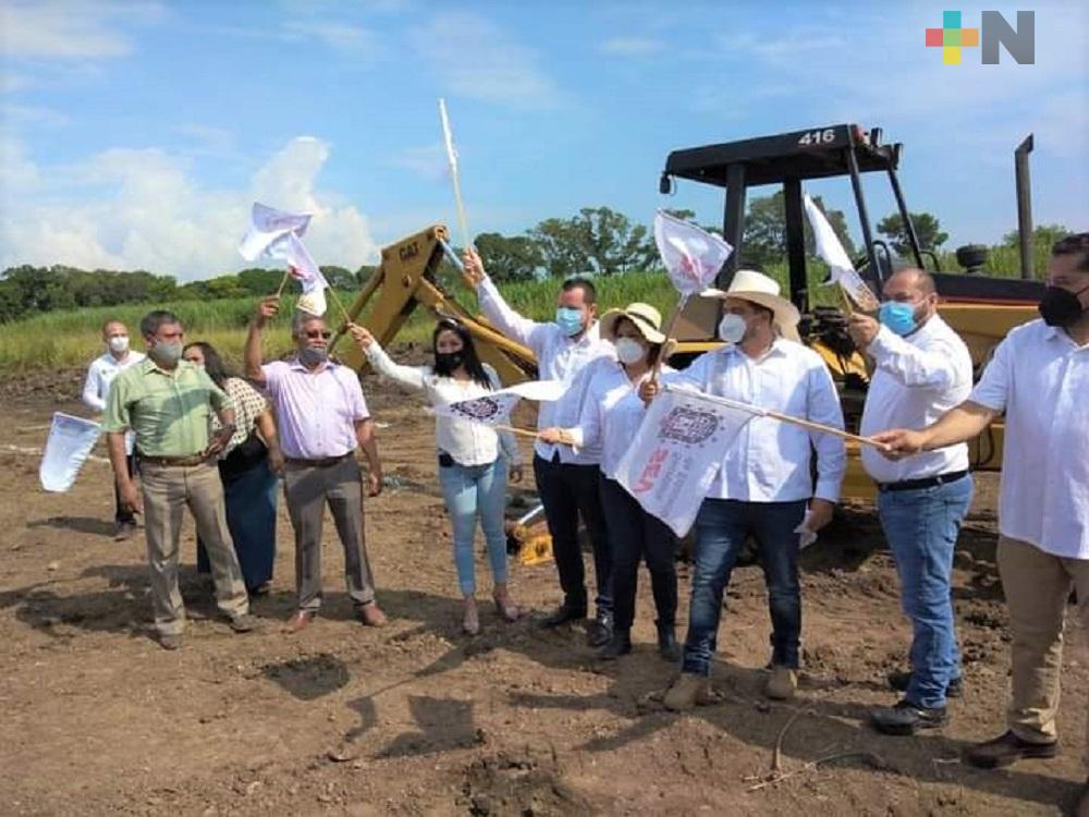 Zenyazen Escobar da banderazo de obra de un campus del CECyTEV en Yanga