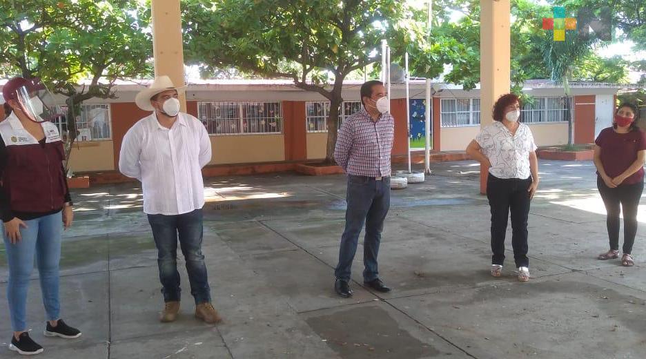 En proceso 30 obras en escuelas del municipio de Veracruz: Zenyazen Escobar