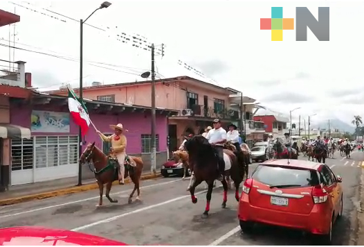Realizan cabalgata para conmemorar Aniversario de la Independencia de México en zona centro
